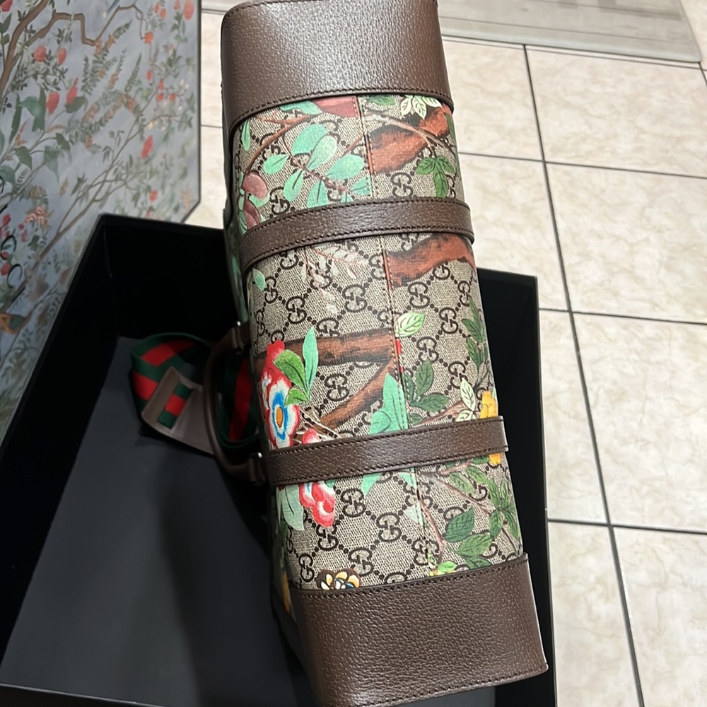 Gucci Tote bag 💼 Use for photo shoots no damage, it’s like new - Picture 10 of 13